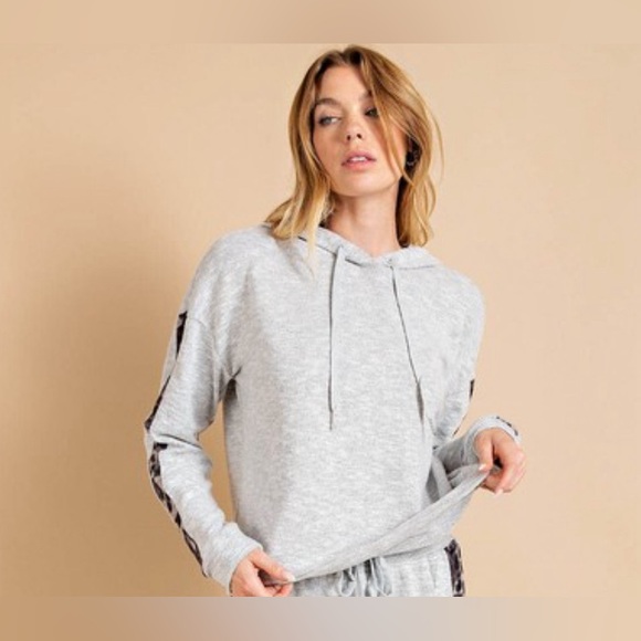 NWT The Annalise Sweatshirt - Picture 4 of 4